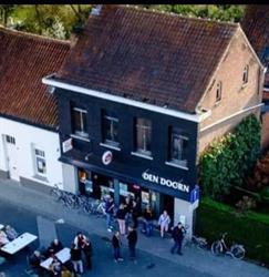 Cafe DEN DOORN