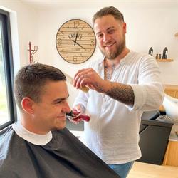 Arno's Barbershop