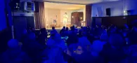 feestzaal met podium